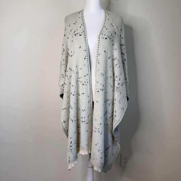 Nordstrom Roffe Faux Fur Snow Leopard Dot Ruana Cape Wrap Winter Layering Money - Picture 7 of 14